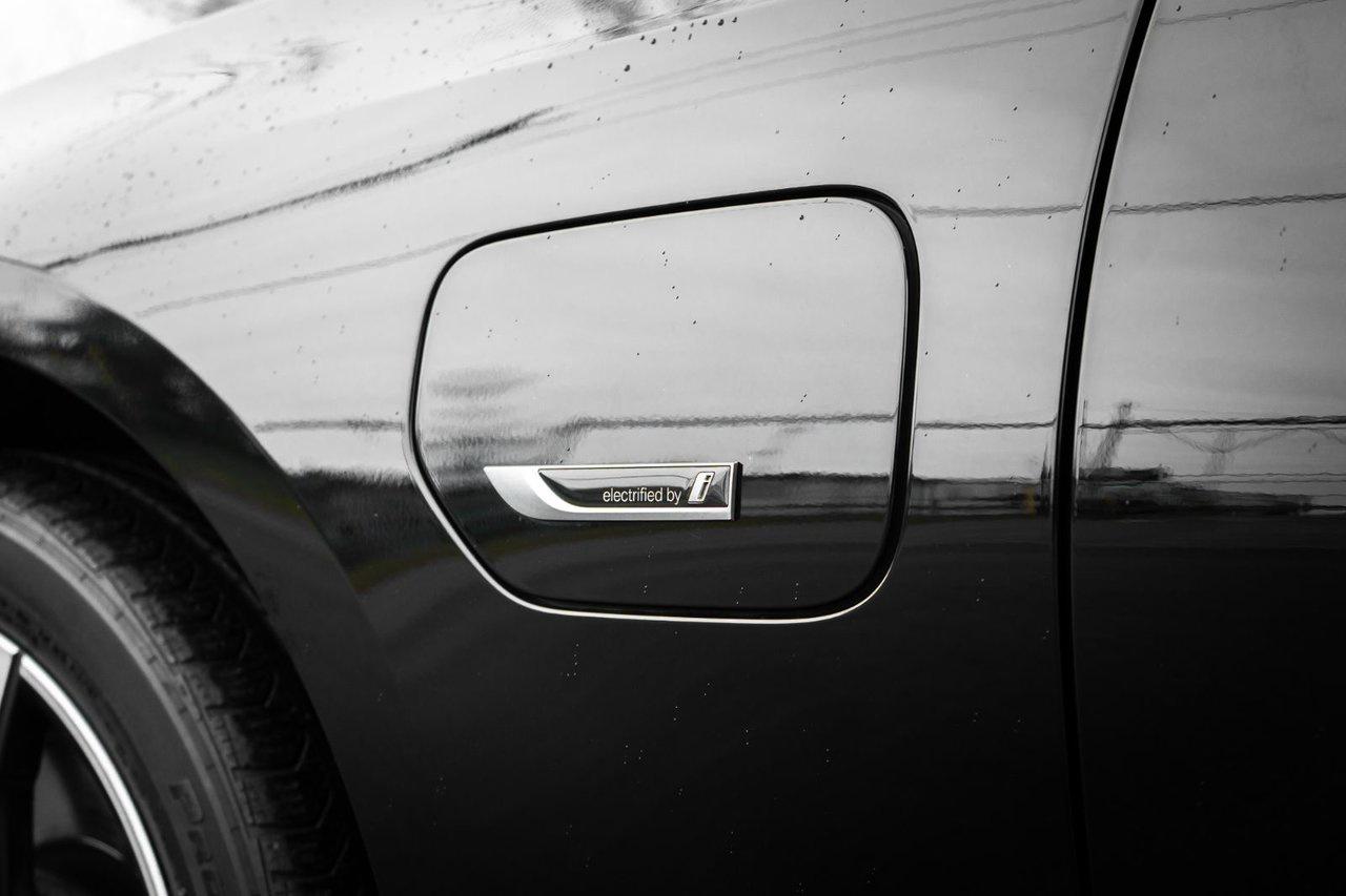 2022 BMW 3 Series 330e xDrive Photo