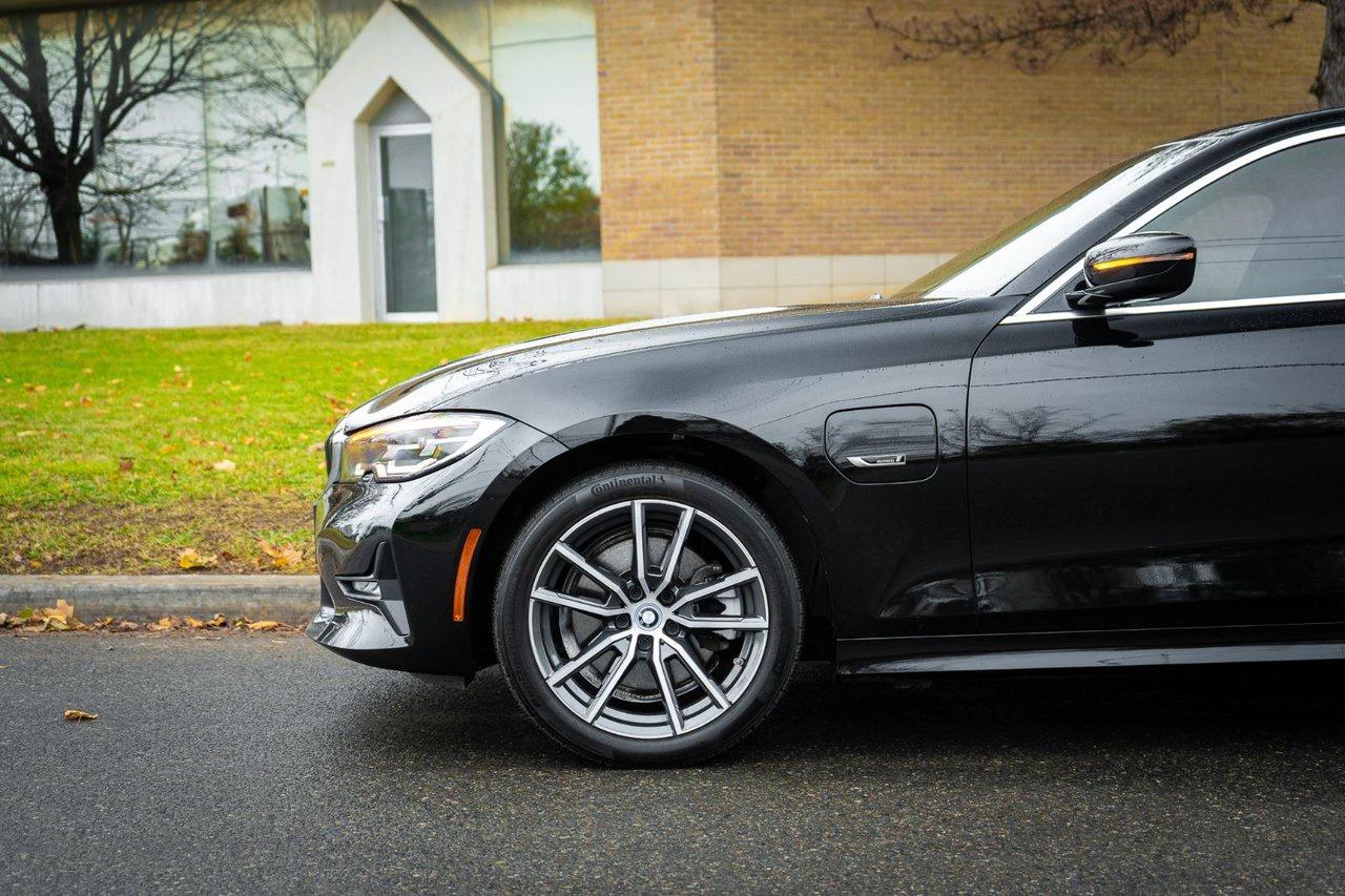 2022 BMW 3 Series 330e xDrive Photo
