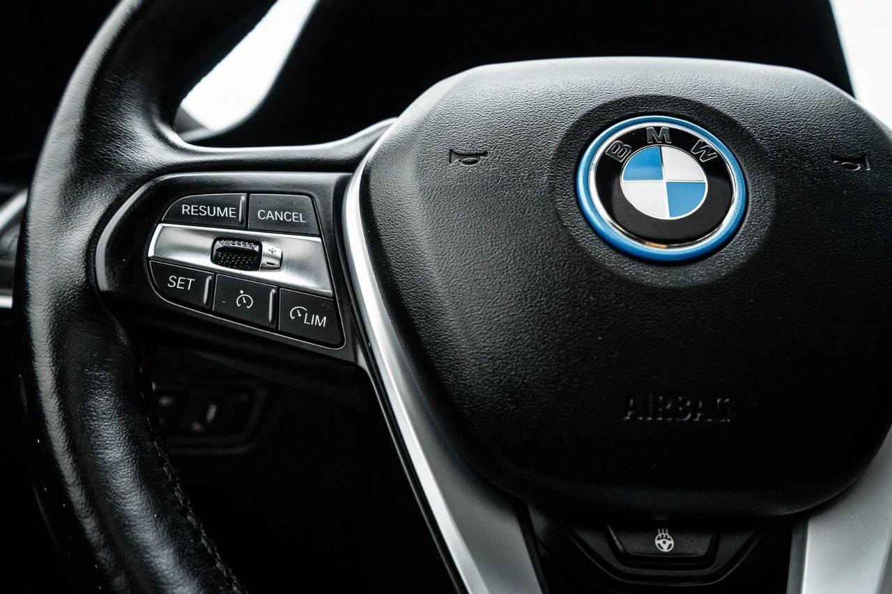 2022 BMW 3 Series 330e xDrive Photo