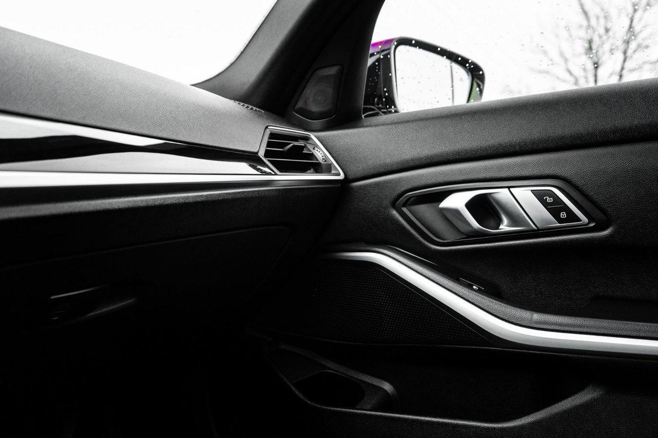 2022 BMW 3 Series 330e xDrive Photo