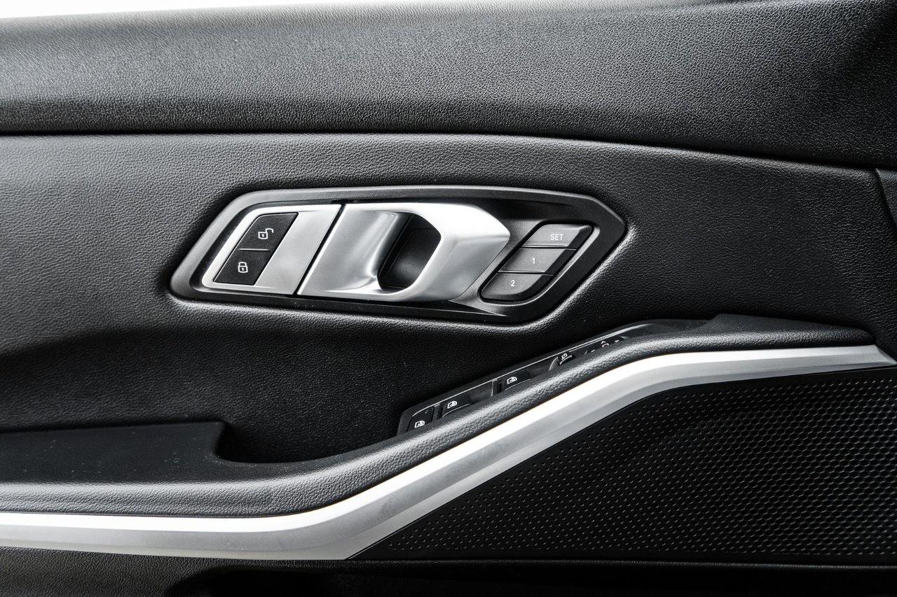 2022 BMW 3 Series 330e xDrive Photo