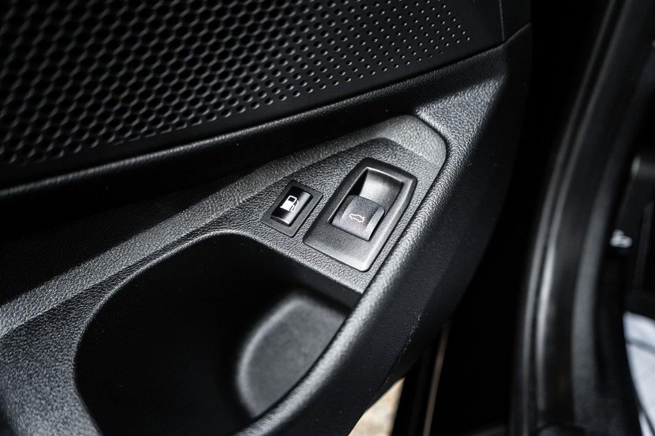 2022 BMW 3 Series 330e xDrive Photo