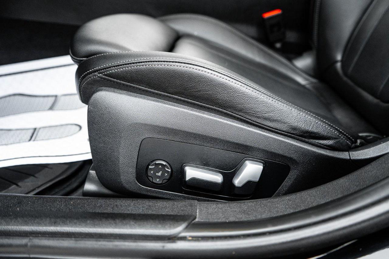 2022 BMW 3 Series 330e xDrive Photo