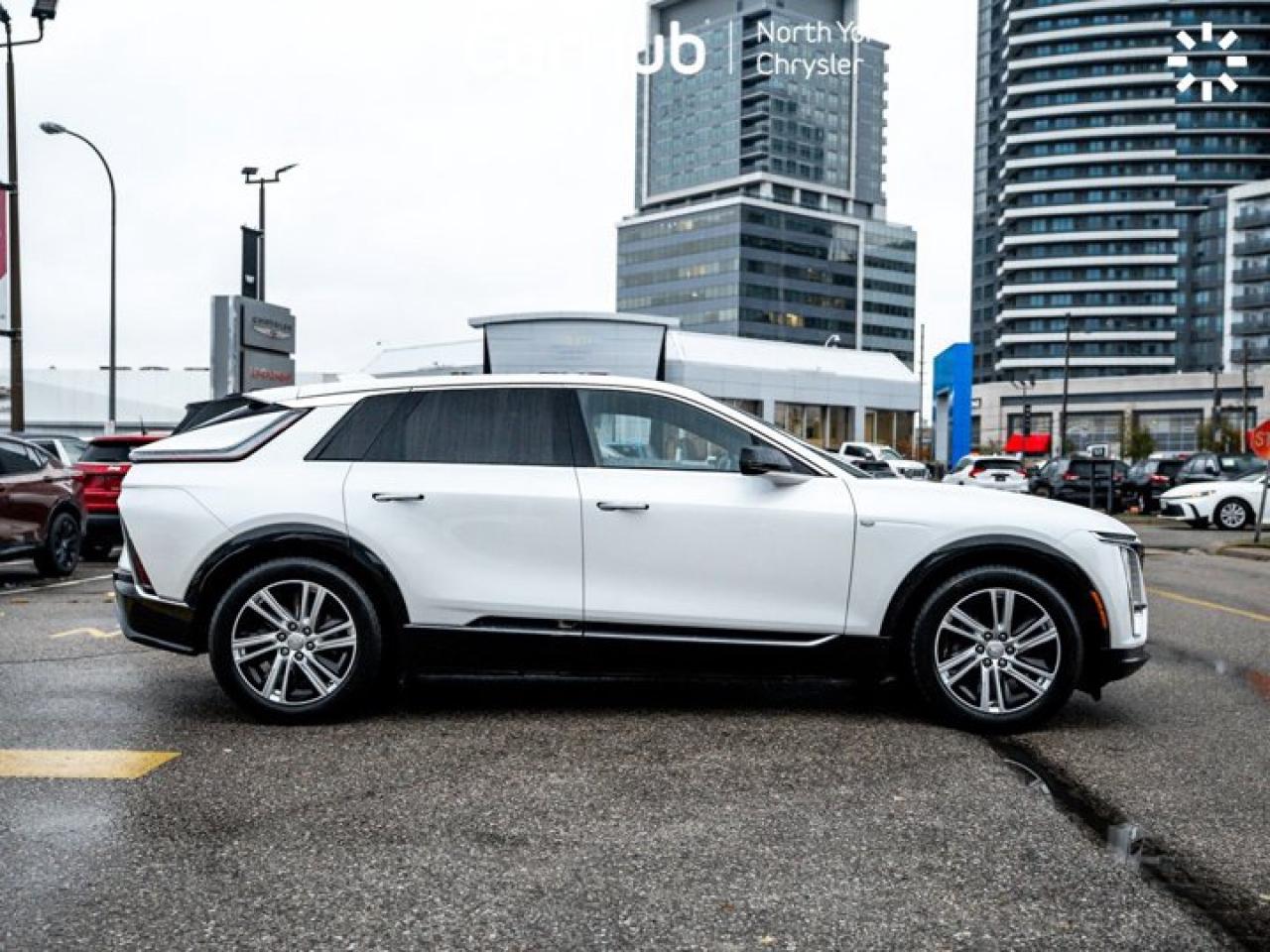 2024 Cadillac LYRIQ Tech Panoroof Heated Seats Navi Apple CarPlay Android Auto Photo4