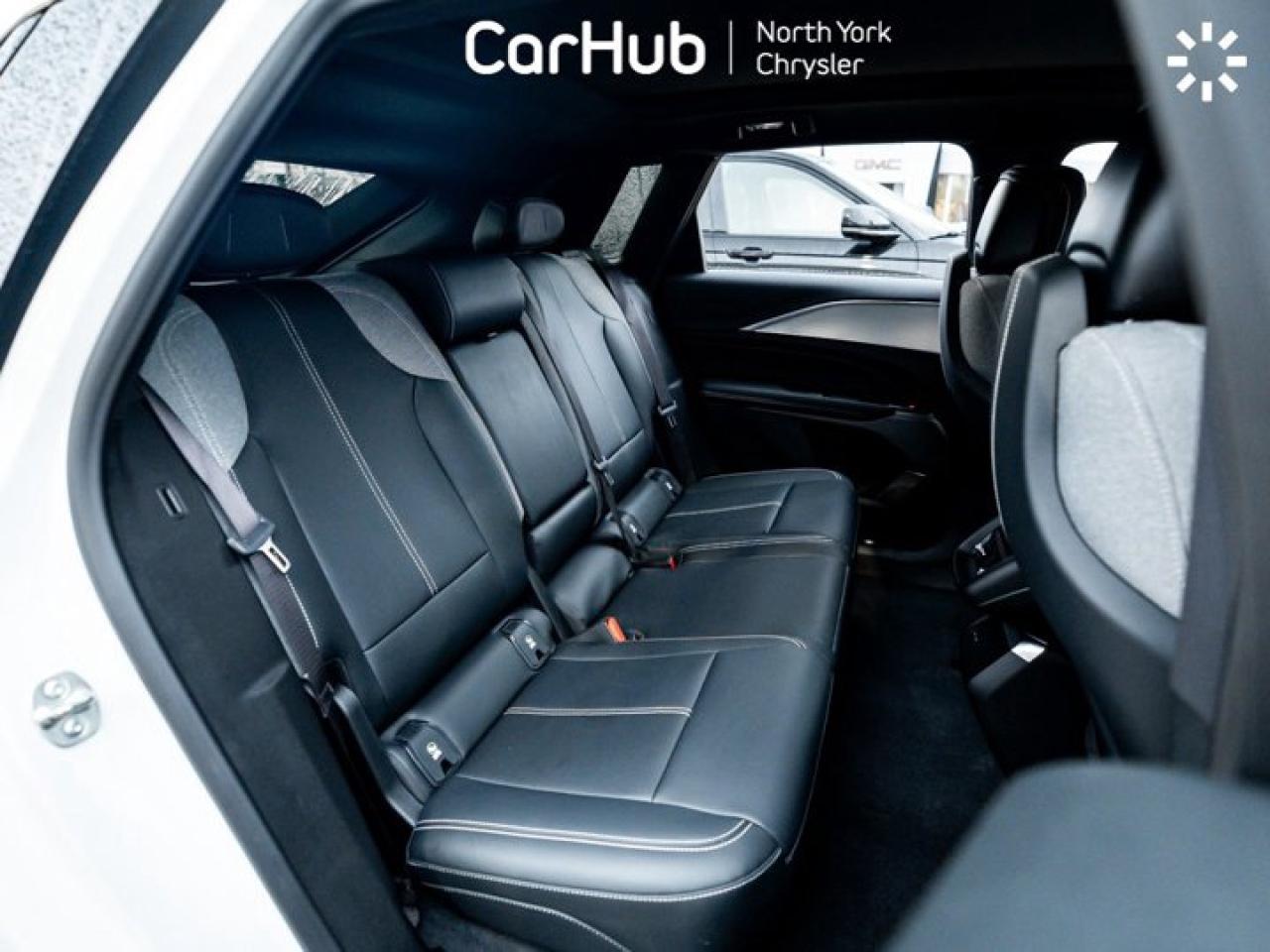 2024 Cadillac LYRIQ Tech Panoroof Heated Seats Navi Apple CarPlay Android Auto Photo