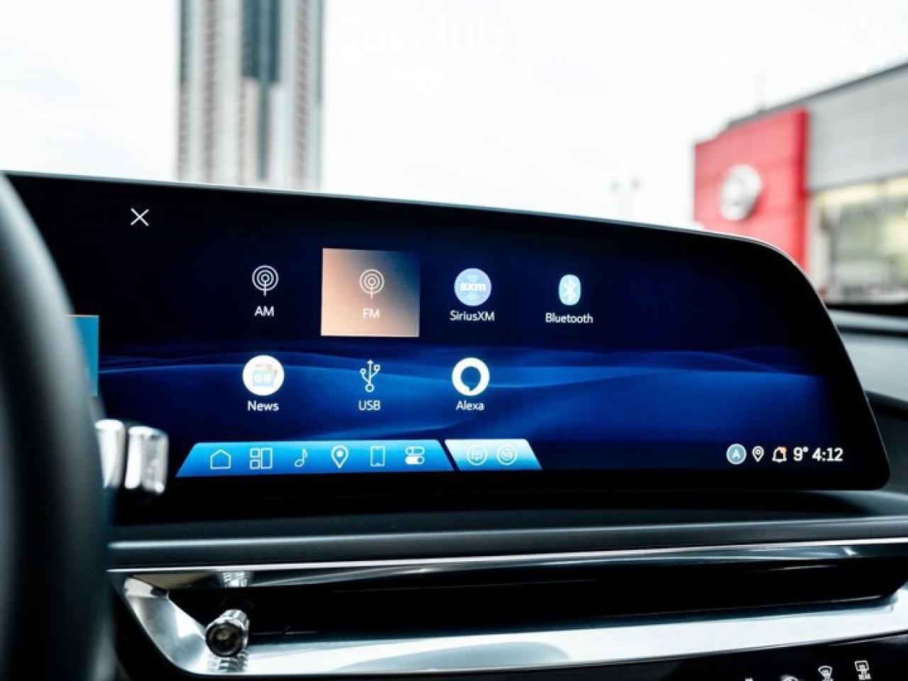 2024 Cadillac LYRIQ Tech Panoroof Heated Seats Navi Apple CarPlay Android Auto Photo