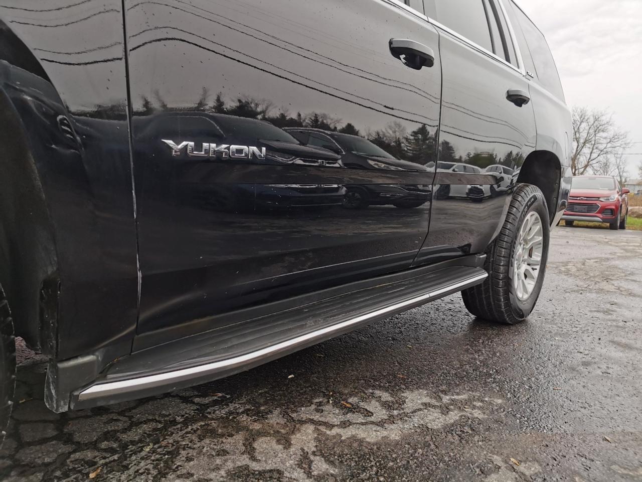 2016 GMC Yukon SLE - Photo #11