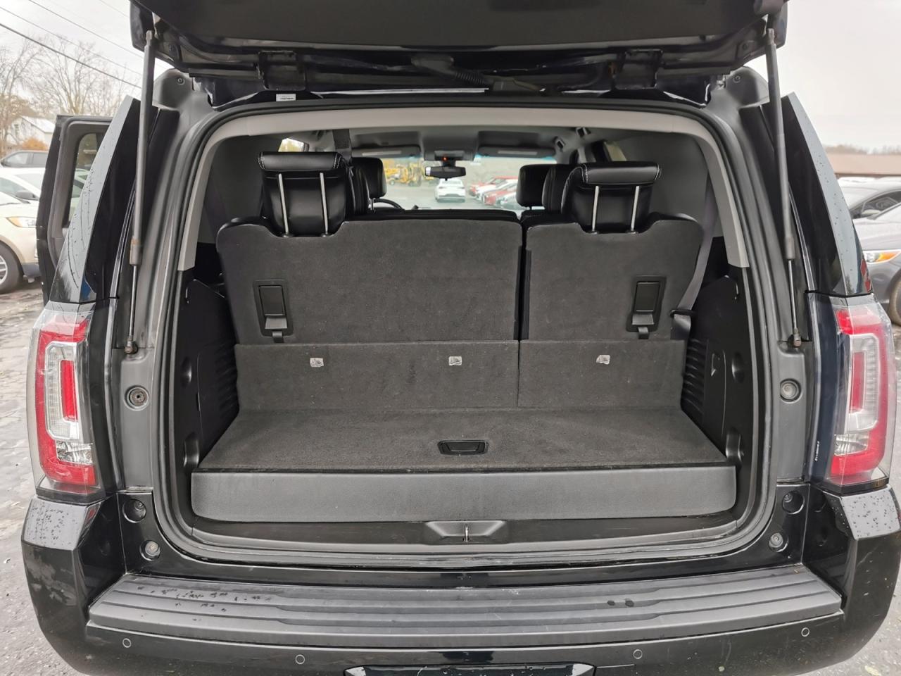 2016 GMC Yukon SLE - Photo #29