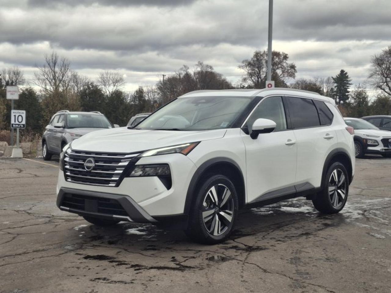 2024 Nissan Rogue SL AWD | Leather | Pano Roof | 360 Camera | Adaptive Cruise | Heated Wheel + Seats | and More ! Photo0