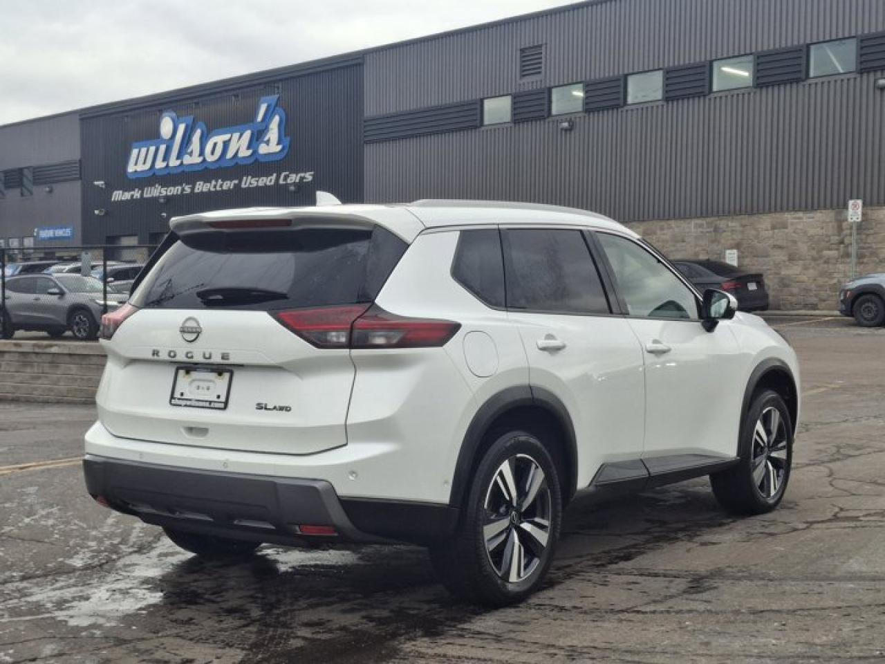 2024 Nissan Rogue SL AWD | Leather | Pano Roof | 360 Camera | Adaptive Cruise | Heated Wheel + Seats | and More ! Photo