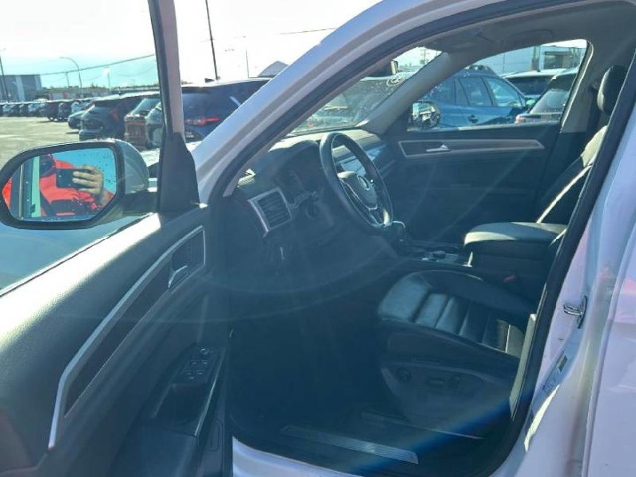 2019 Volkswagen Atlas Highline 4Motion | Leather | Sunroof | Pano Roof | Adaptive Cruise | Heated & Cooled Seats and More! Photo