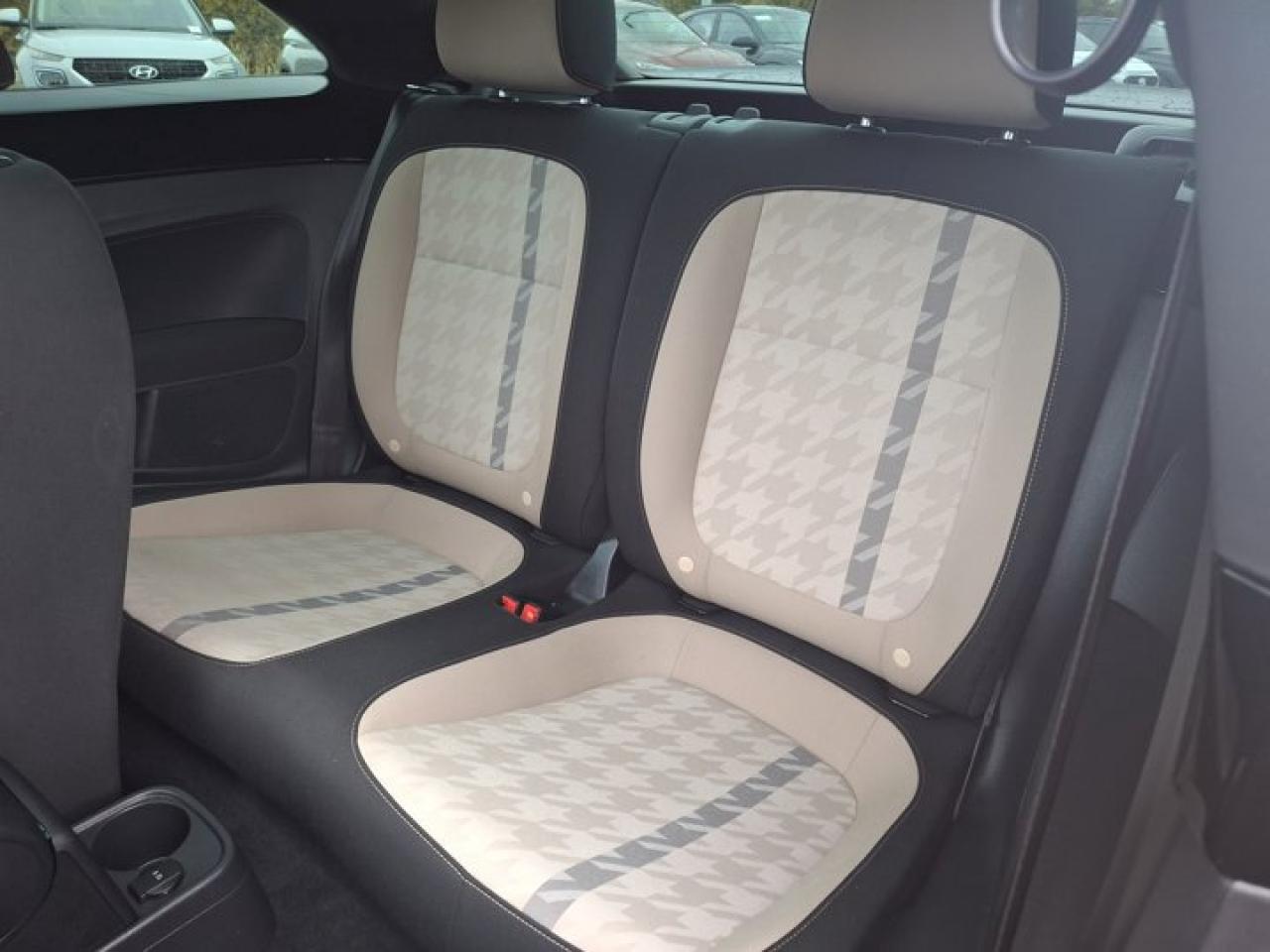 2018 Volkswagen Beetle Coast | Sunroof | Fender Audio | CarPlay + Android | Rear Camera | and More ! Photo