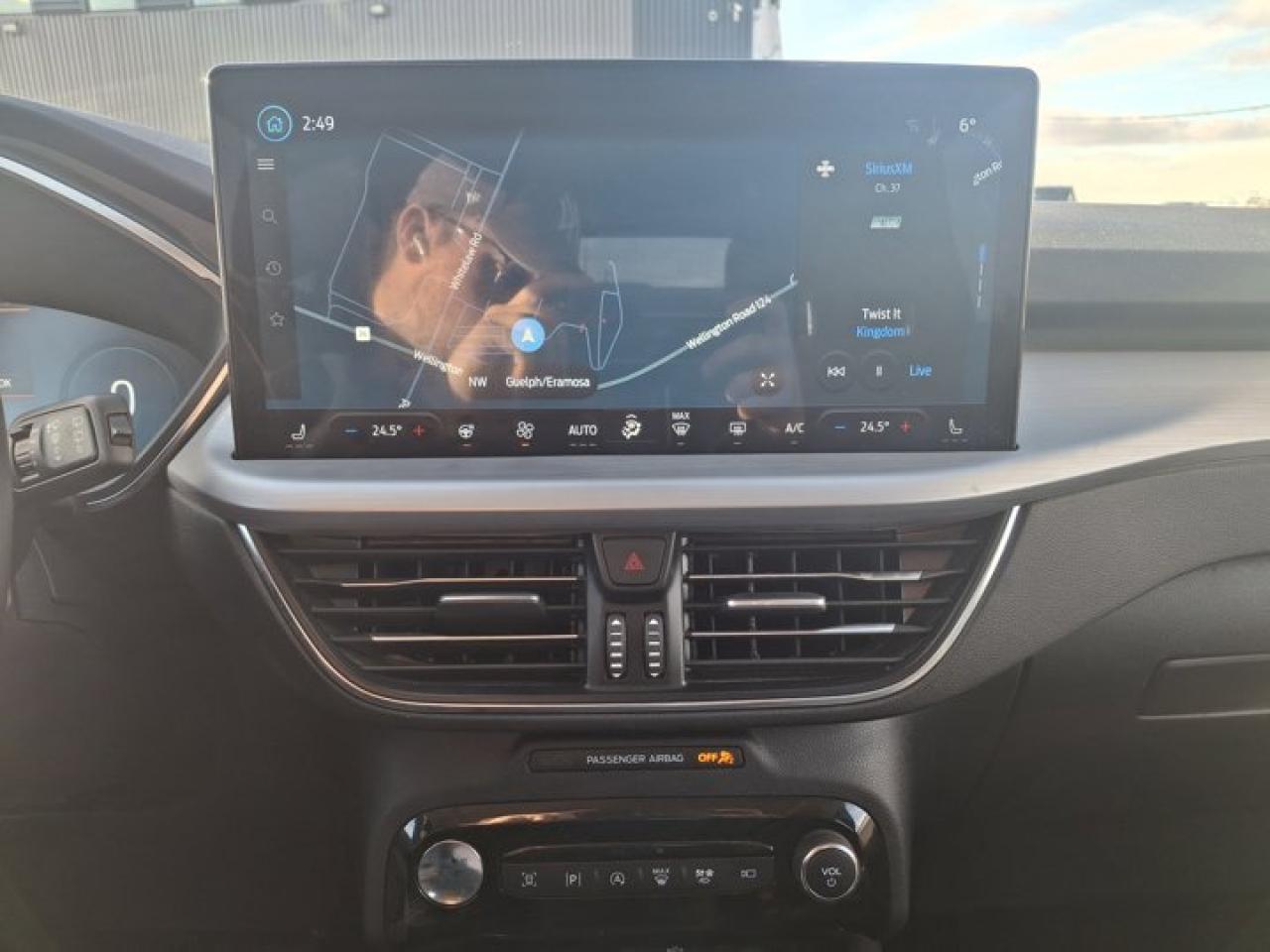 2024 Ford Escape Platinum AWD | Pano Roof | Leather | Heated Seats + Steering | Adaptive Cruise | Remote Start & More Photo