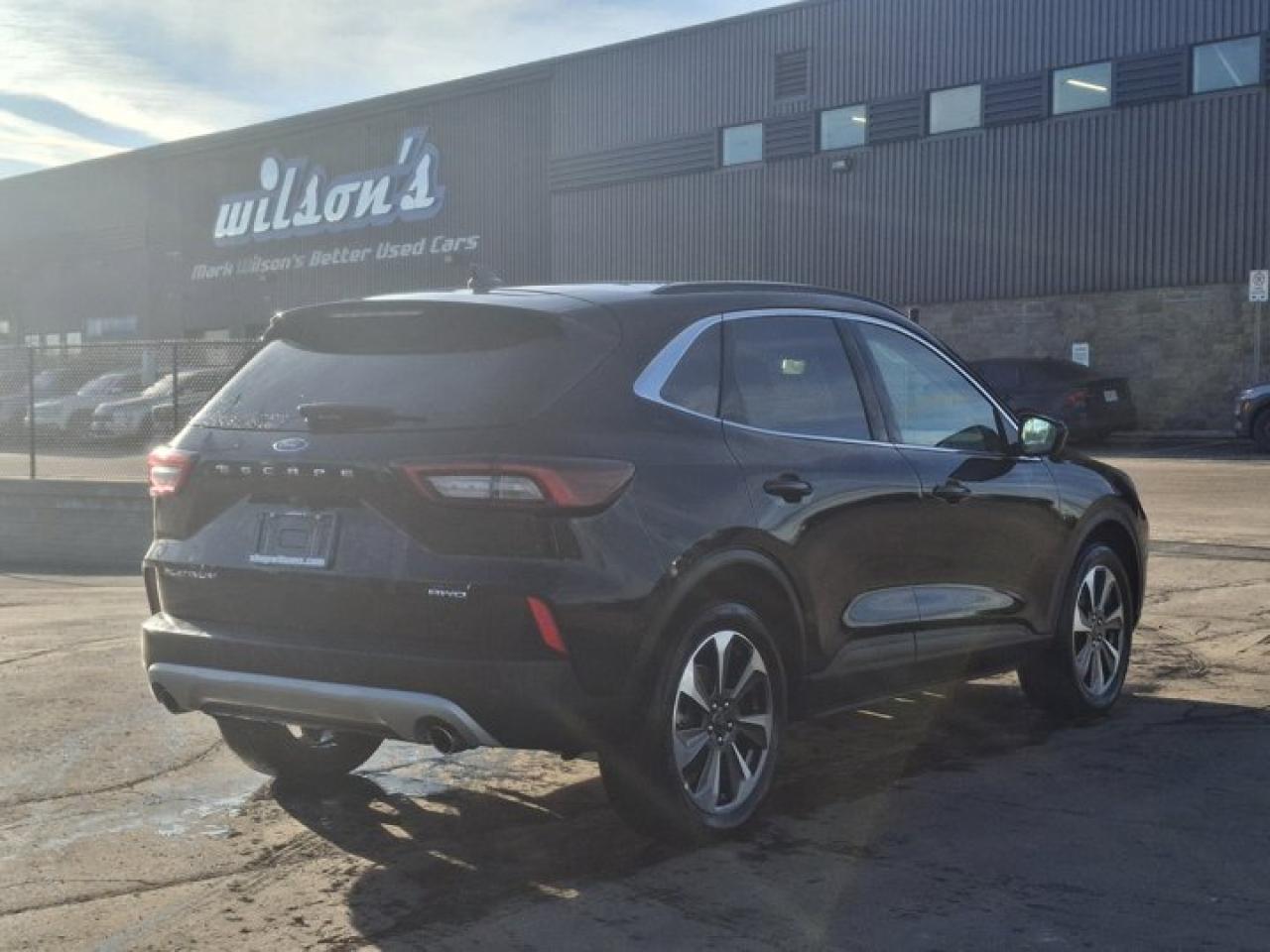 2024 Ford Escape Platinum AWD | Pano Roof | Leather | Heated Seats + Steering | Adaptive Cruise | Remote Start & More Photo