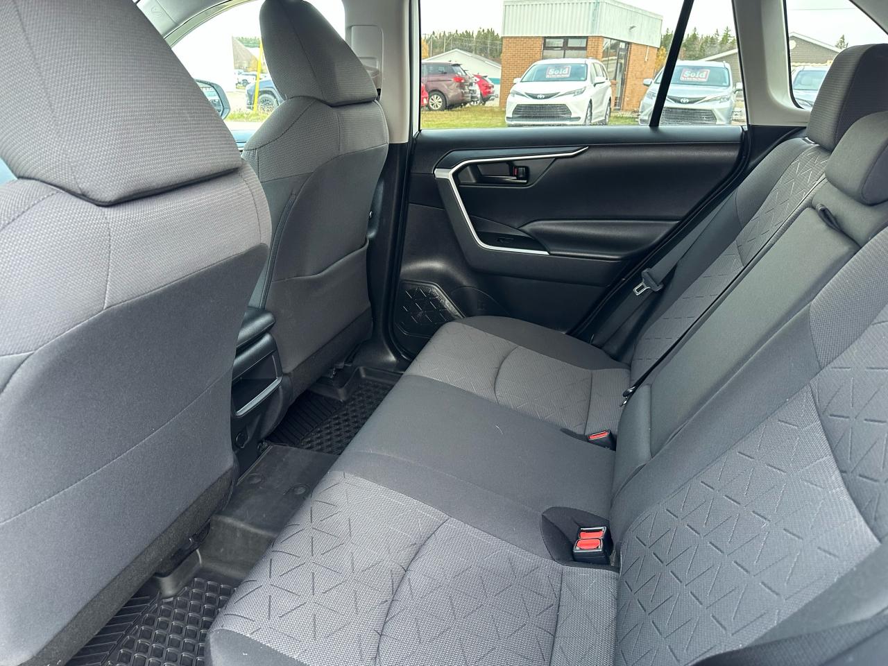 2019 Toyota RAV4 AWD LE Photo