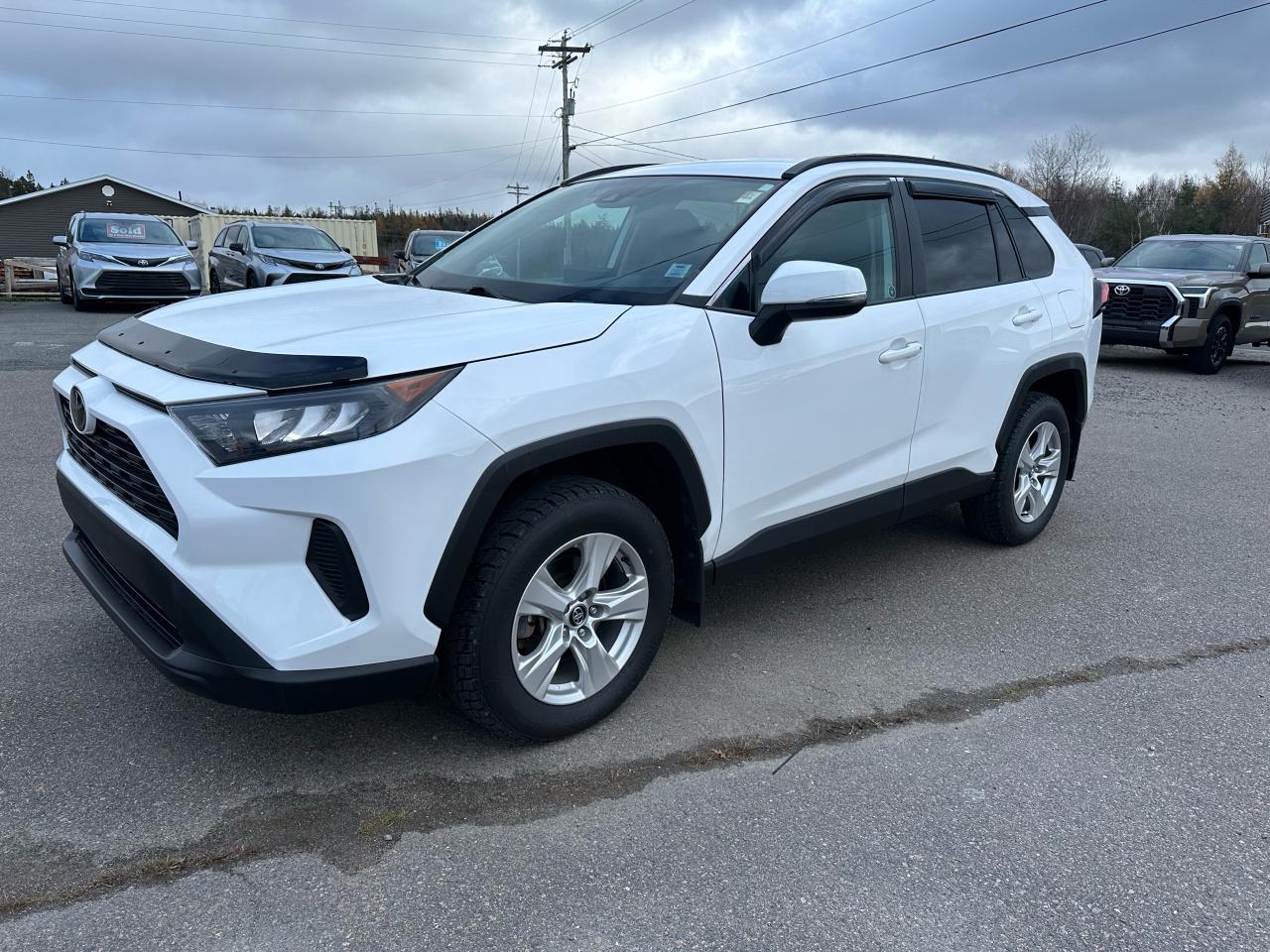 2019 Toyota RAV4 AWD LE Photo0