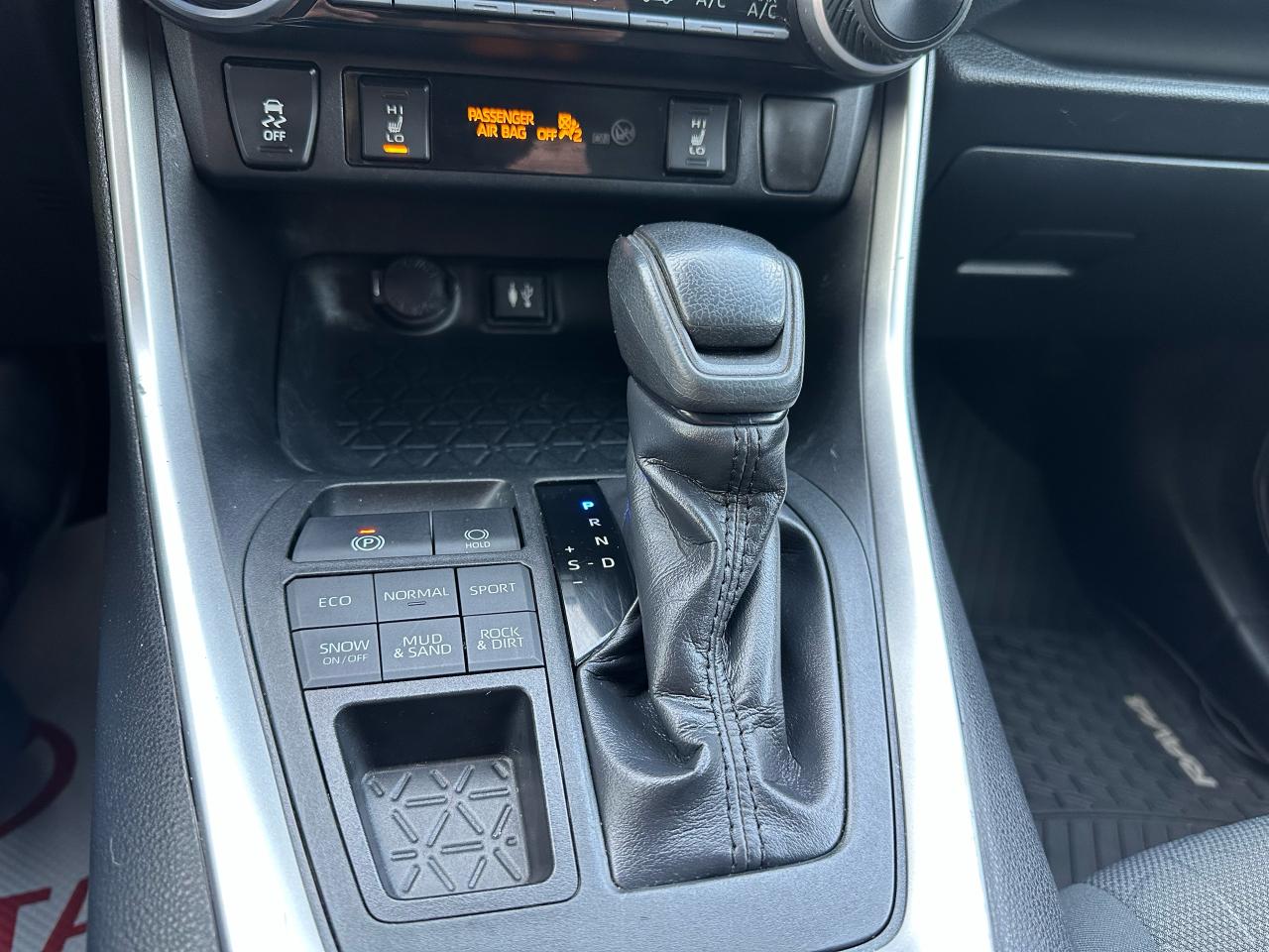 2019 Toyota RAV4 AWD LE Photo