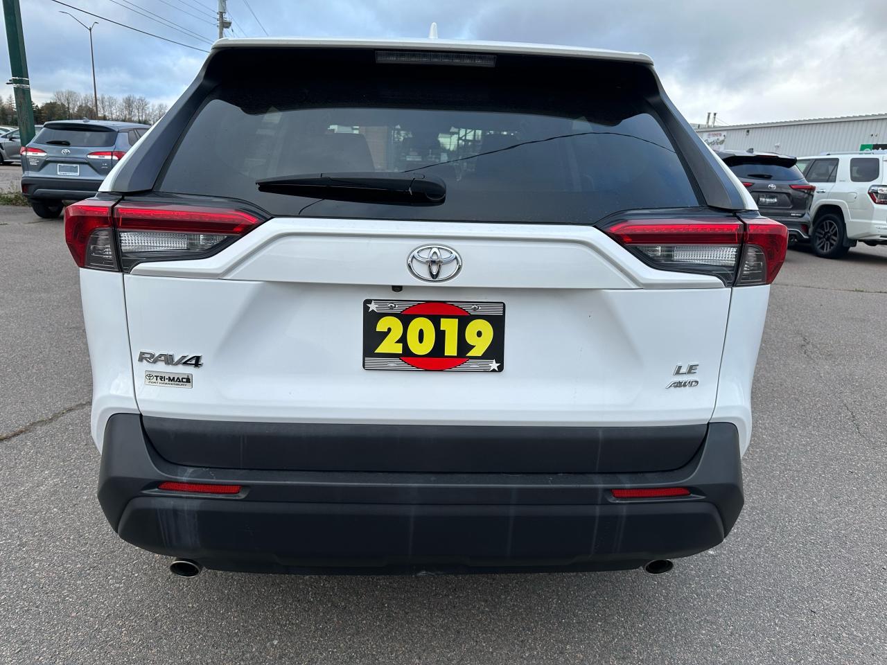 2019 Toyota RAV4 AWD LE Photo3