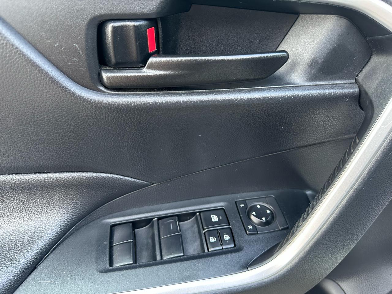 2019 Toyota RAV4 AWD LE Photo