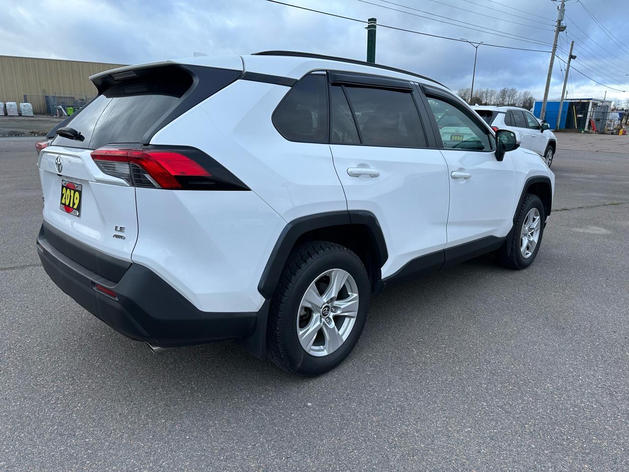 2019 Toyota RAV4 AWD LE Photo4