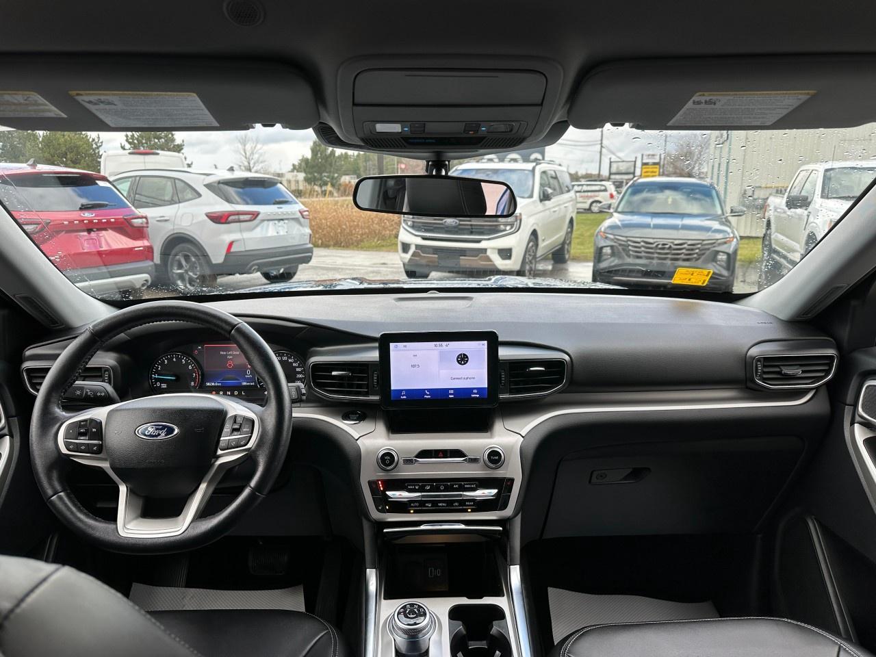 2023 Ford Explorer XLT 4WD Photo