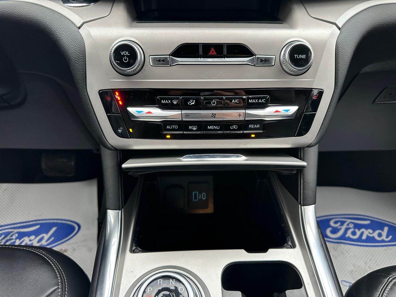 2023 Ford Explorer XLT 4WD Photo