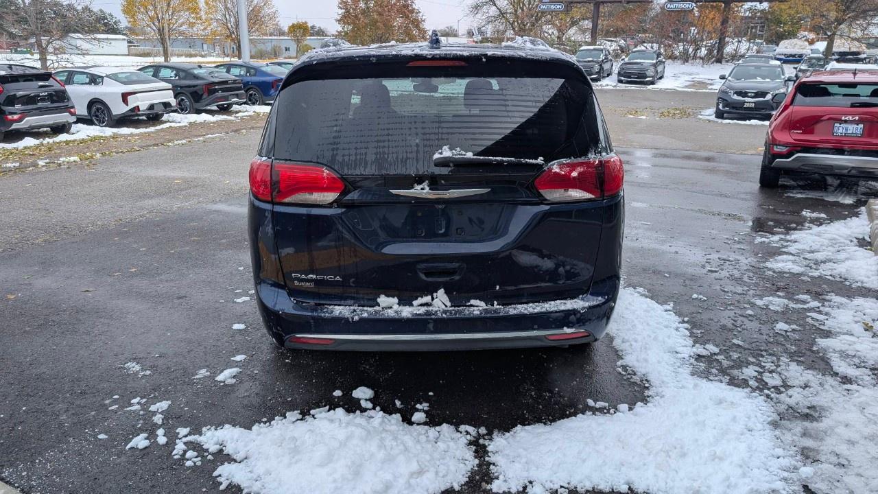 2017 Chrysler Pacifica 4dr Wgn Touring-L Photo