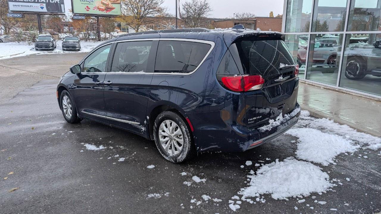 2017 Chrysler Pacifica 4dr Wgn Touring-L Photo