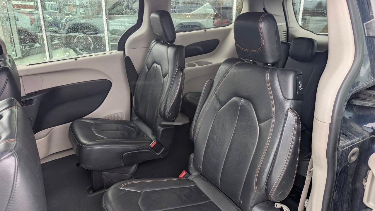 2017 Chrysler Pacifica 4dr Wgn Touring-L Photo