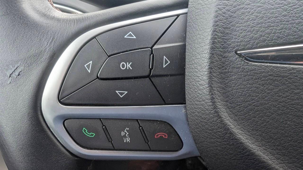 2017 Chrysler Pacifica 4dr Wgn Touring-L Photo