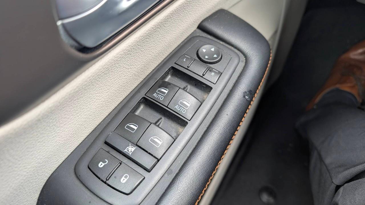 2017 Chrysler Pacifica 4dr Wgn Touring-L Photo