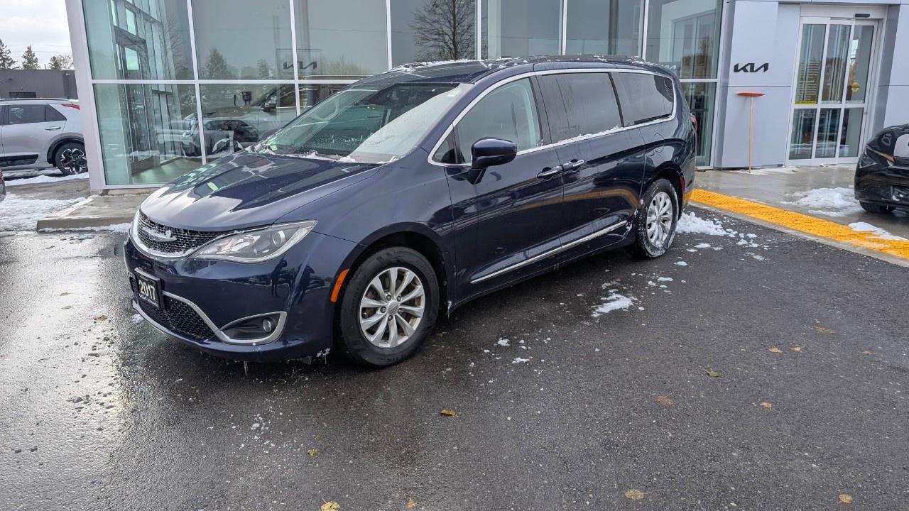 2017 Chrysler Pacifica 4dr Wgn Touring-L Photo
