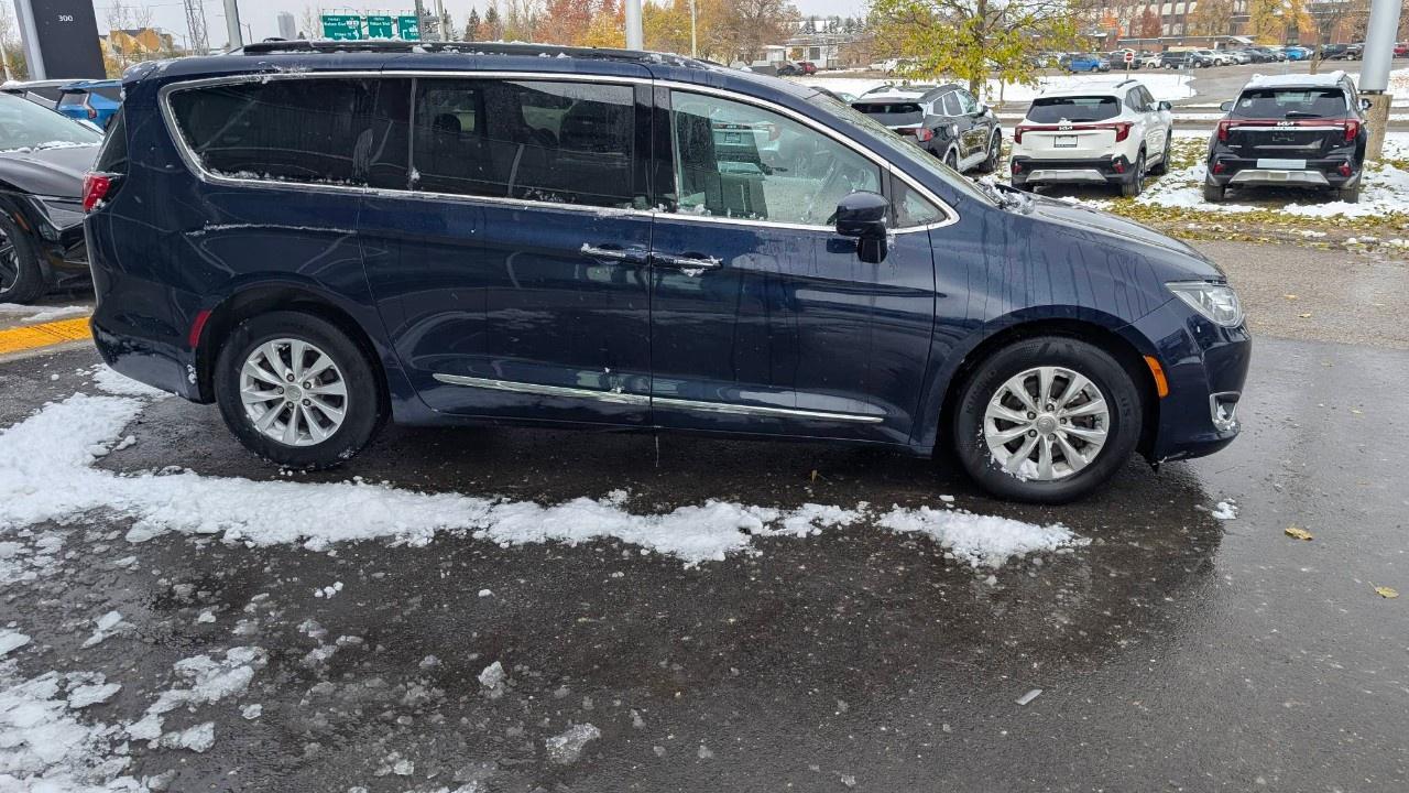 2017 Chrysler Pacifica 4dr Wgn Touring-L Photo