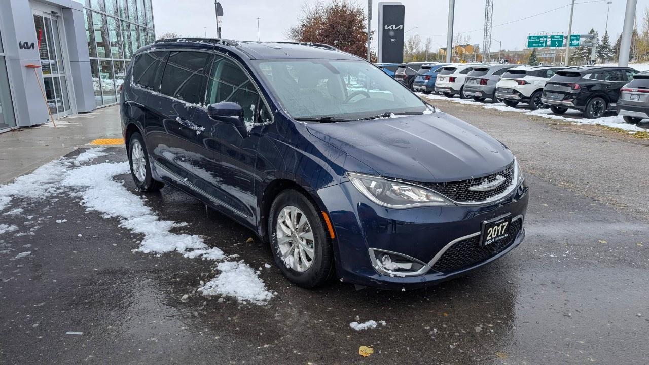 2017 Chrysler Pacifica 4dr Wgn Touring-L Photo2