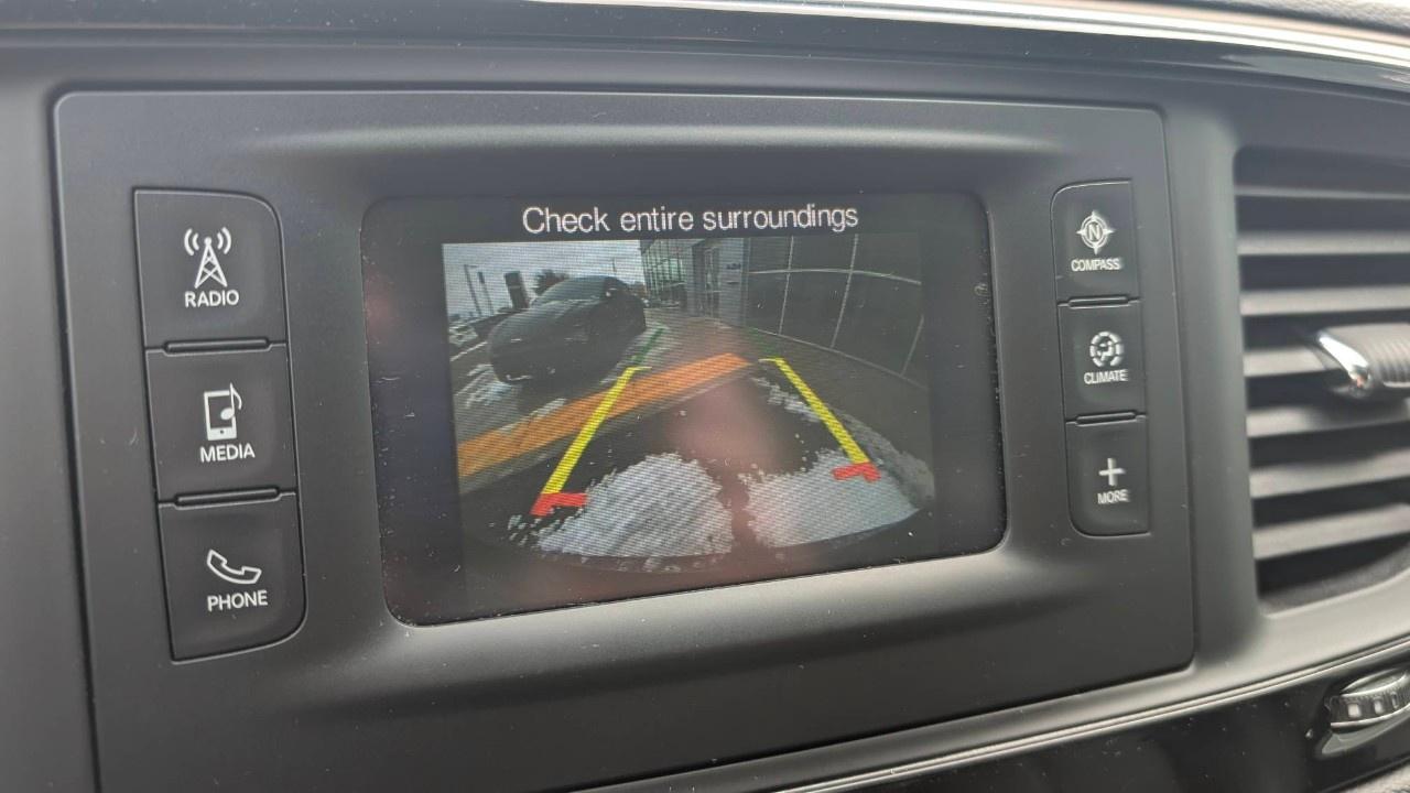 2017 Chrysler Pacifica 4dr Wgn Touring-L Photo