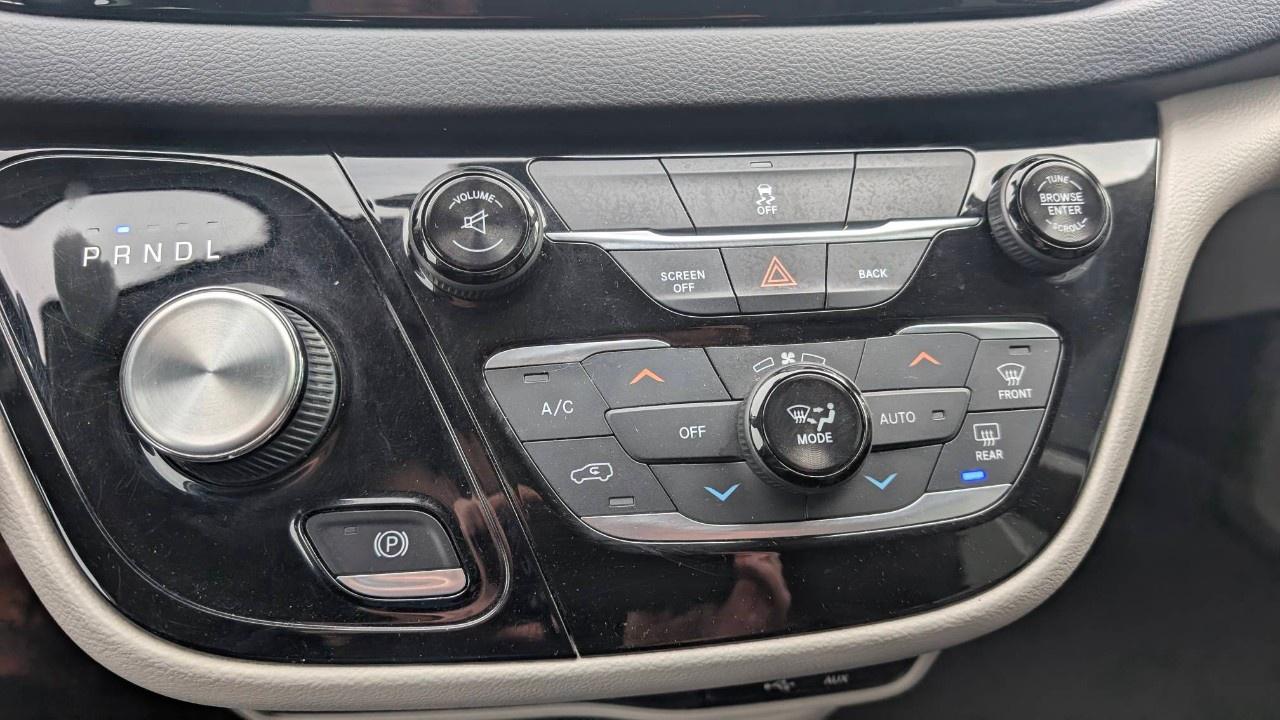 2017 Chrysler Pacifica 4dr Wgn Touring-L Photo