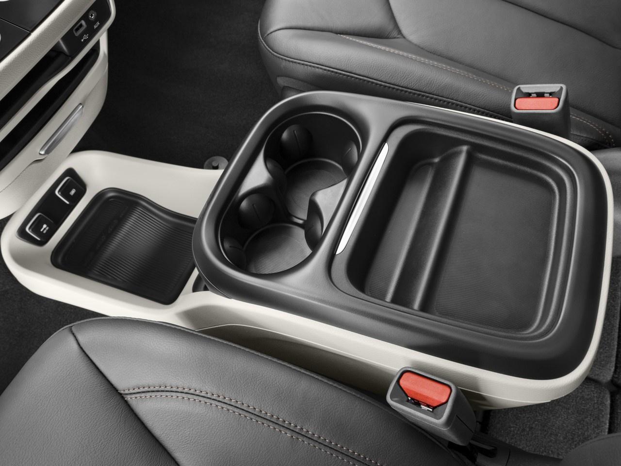 2017 Chrysler Pacifica 4dr Wgn Touring-L Photo