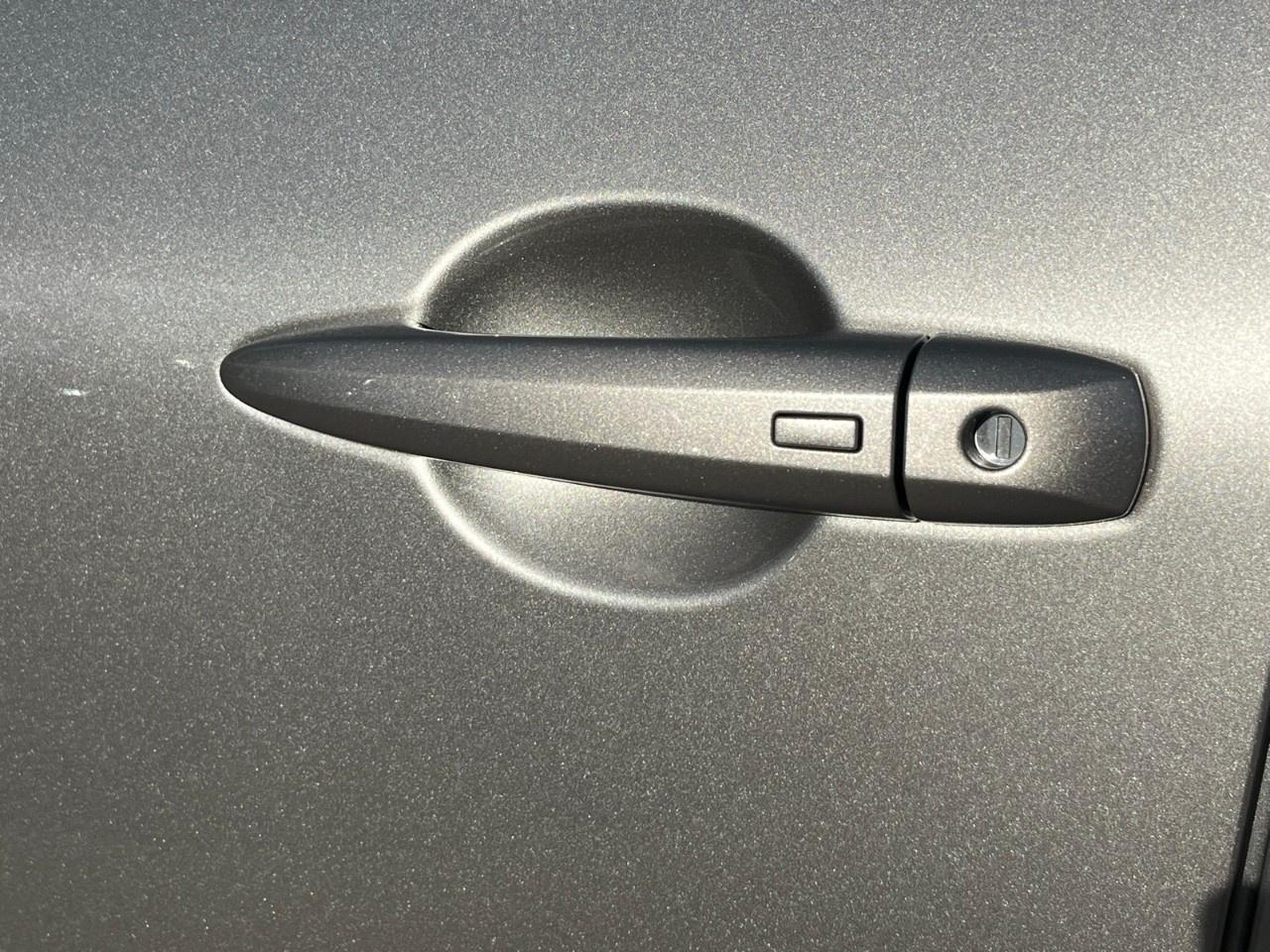 2023 Nissan Rogue AWD SV Photo