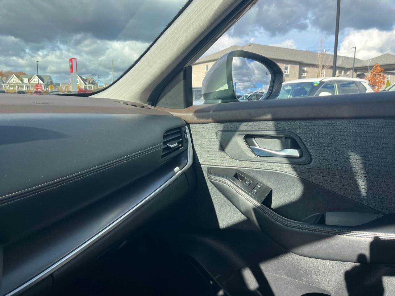 2023 Nissan Rogue AWD SV Photo