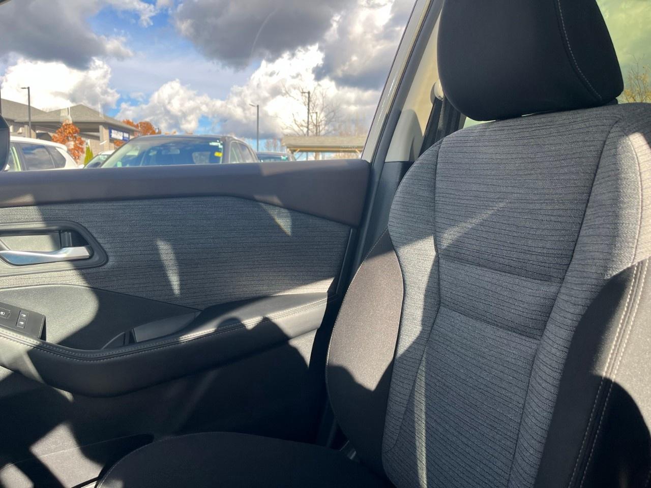 2023 Nissan Rogue AWD SV Photo