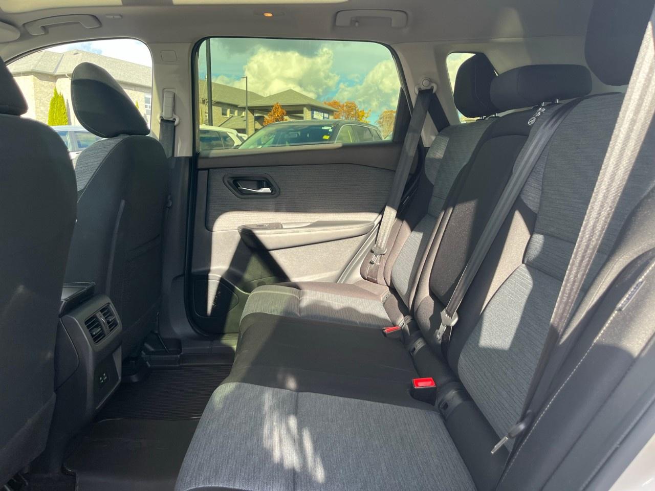 2023 Nissan Rogue AWD SV Photo