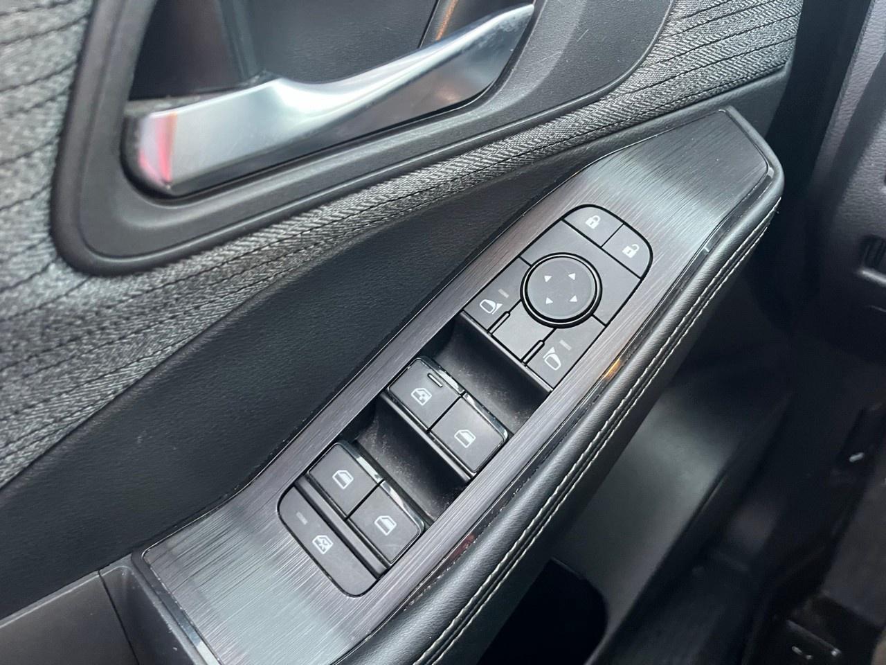 2023 Nissan Rogue AWD SV Photo