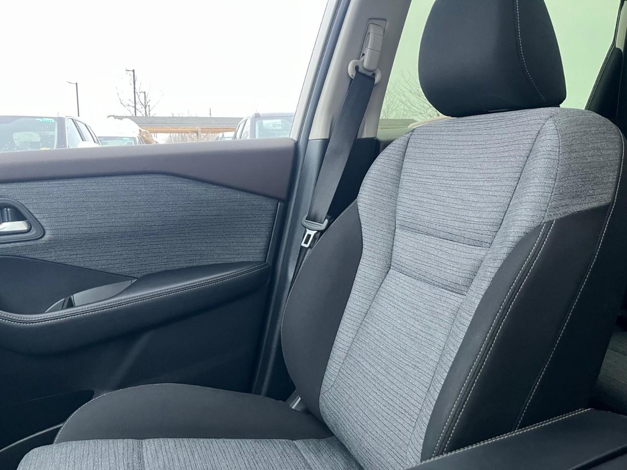 2023 Nissan Rogue AWD SV Photo