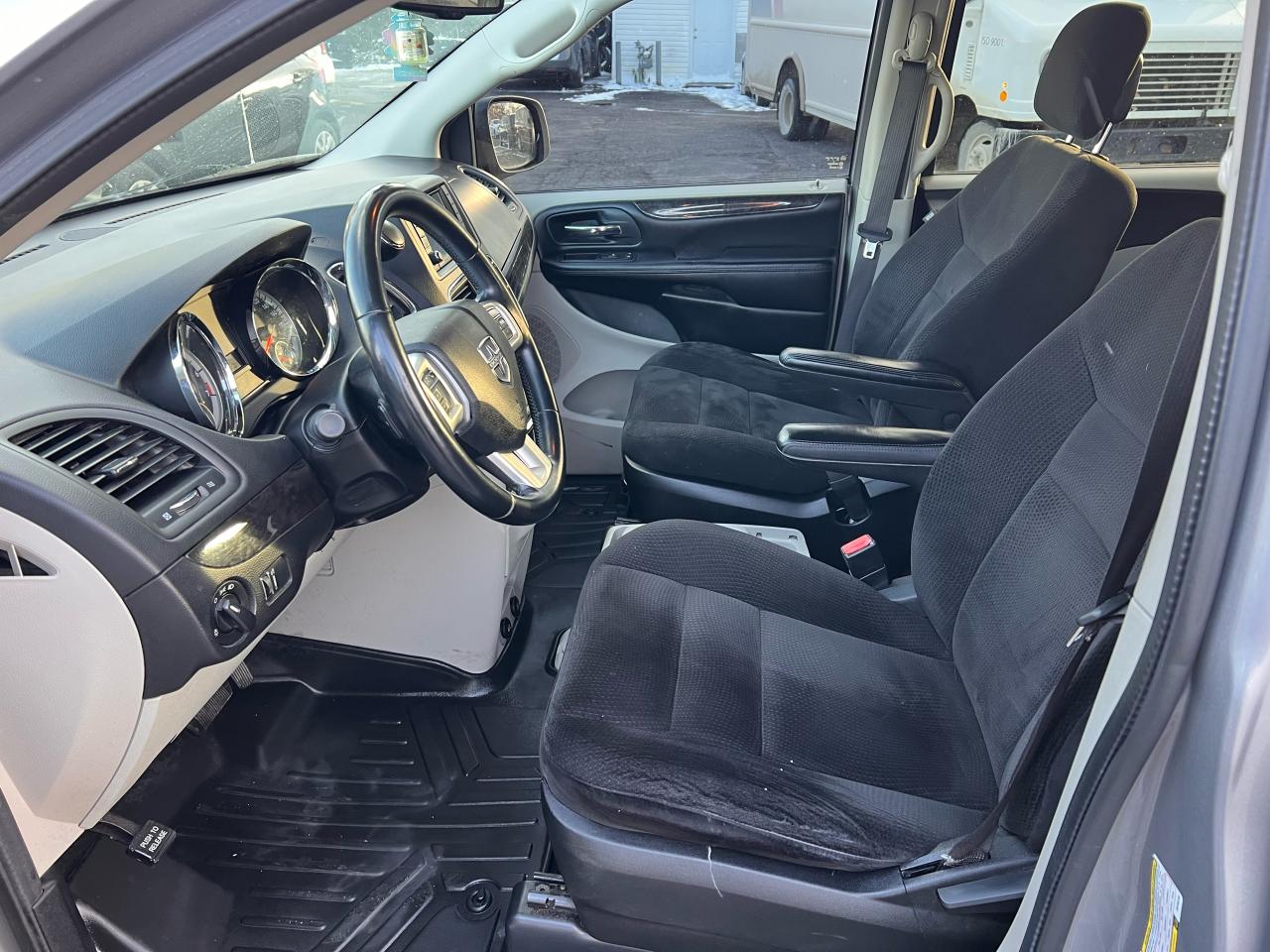 2015 Dodge Grand Caravan SXT Photo