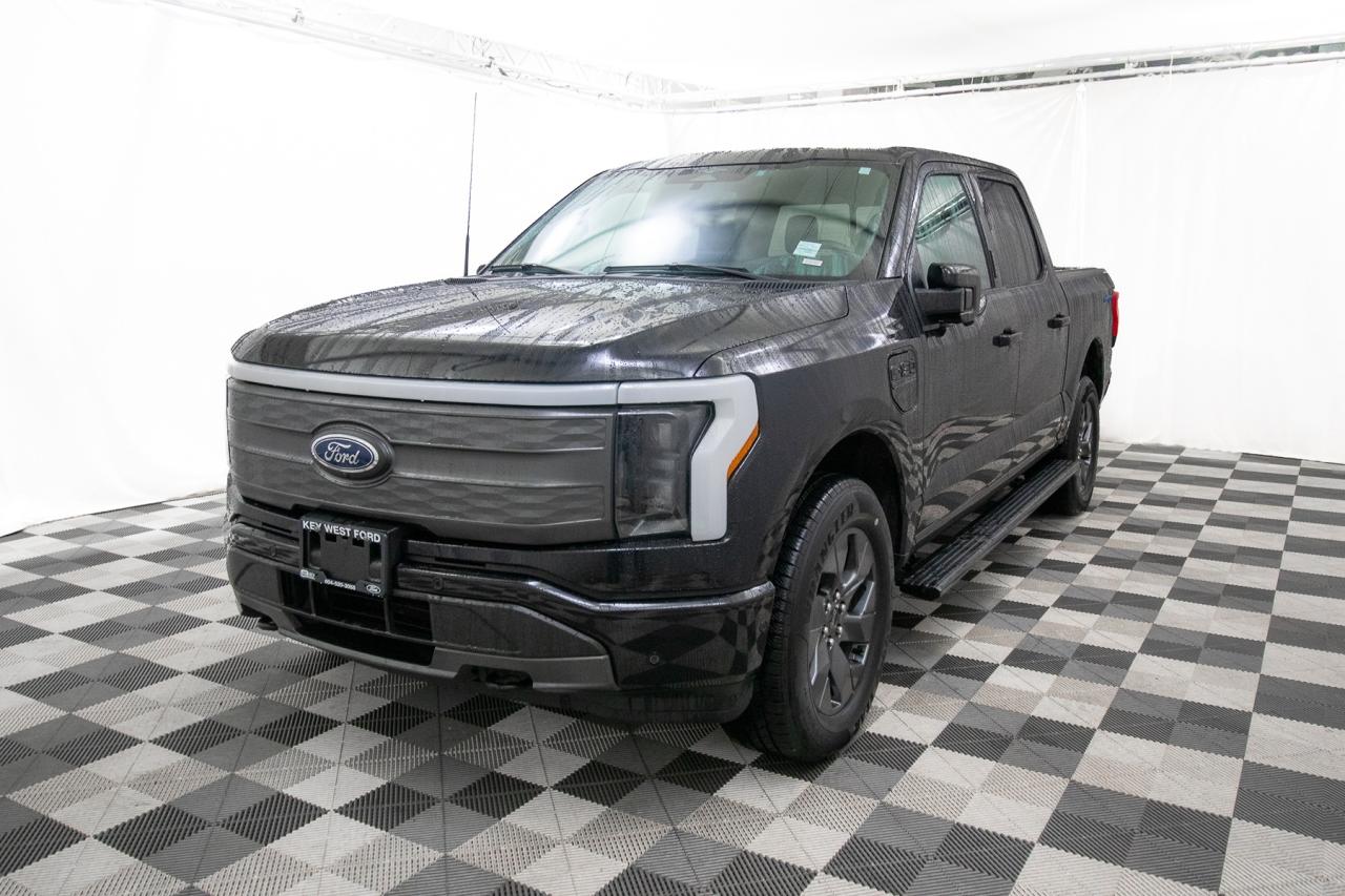 2023 Ford F-150 Lightning Lariat Extended Range 4WD SuperCrew 5.5' Photo1