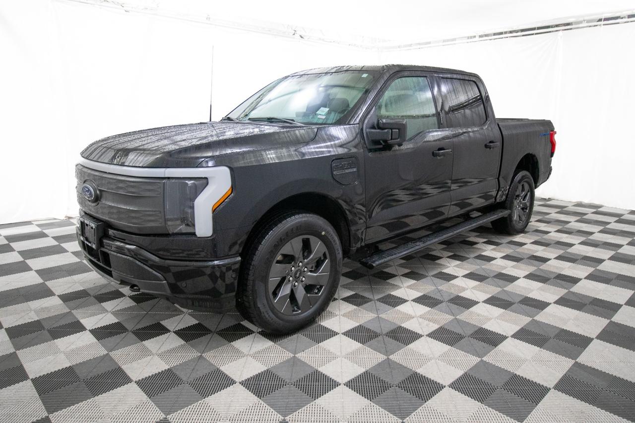 2023 Ford F-150 Lightning Lariat Extended Range 4WD SuperCrew 5.5' Photo2