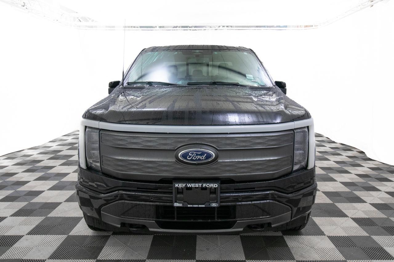 2023 Ford F-150 Lightning Lariat Extended Range 4WD SuperCrew 5.5' Photo3