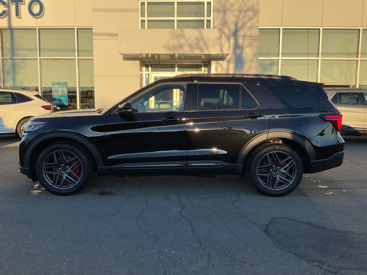 2026 Ford Explorer ST Photo3