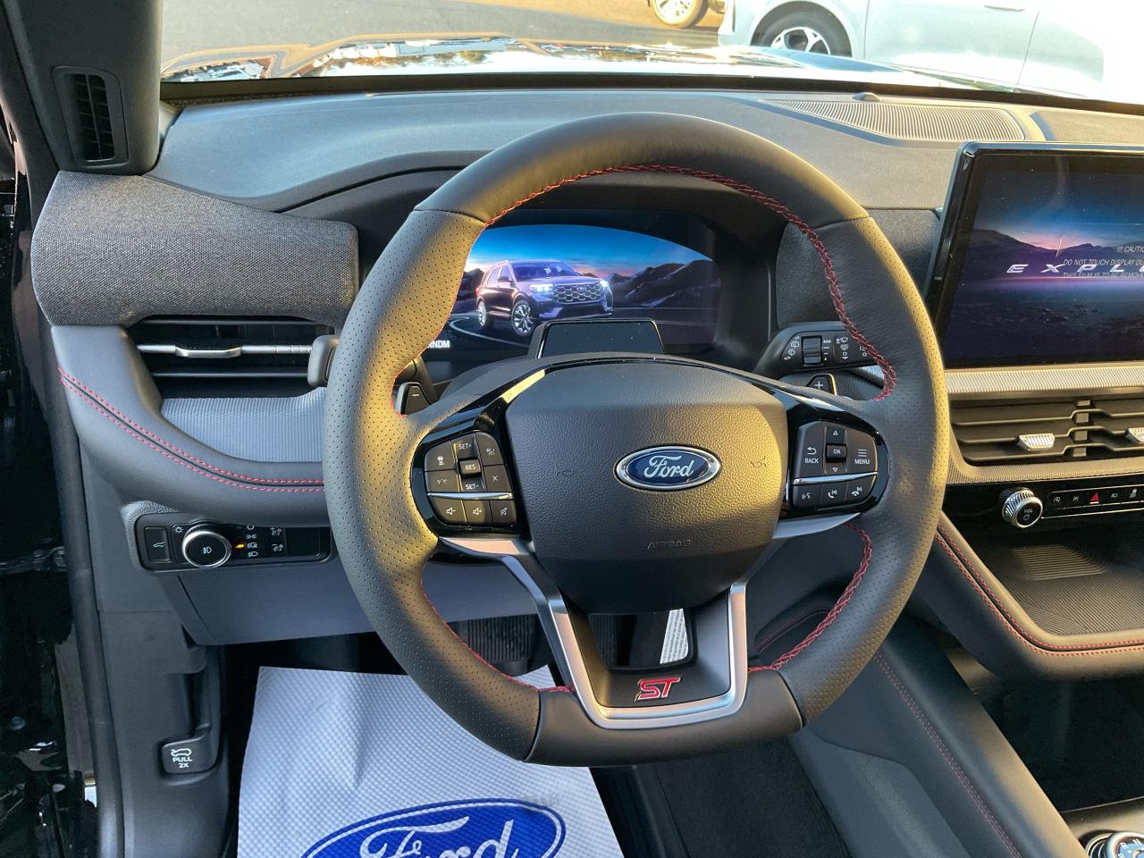 2026 Ford Explorer ST Photo5