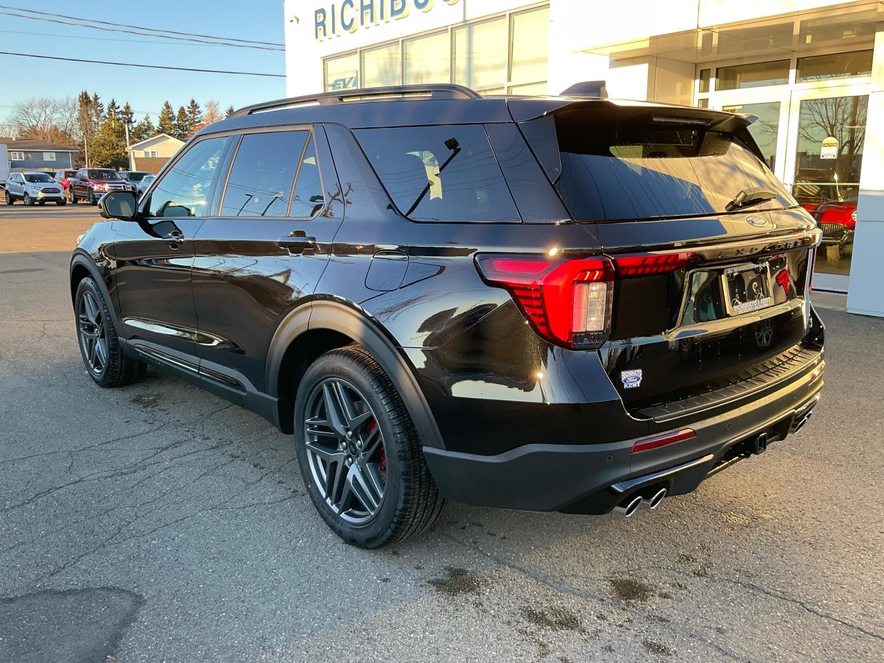 2026 Ford Explorer ST Photo4